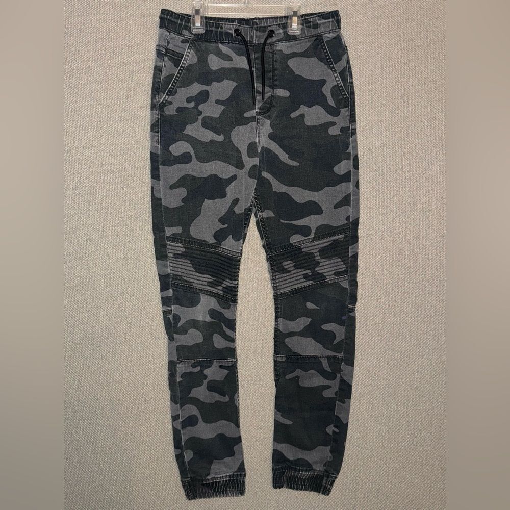 Denim&Co size 11-12 years Black and Gray Camouflage Joggers